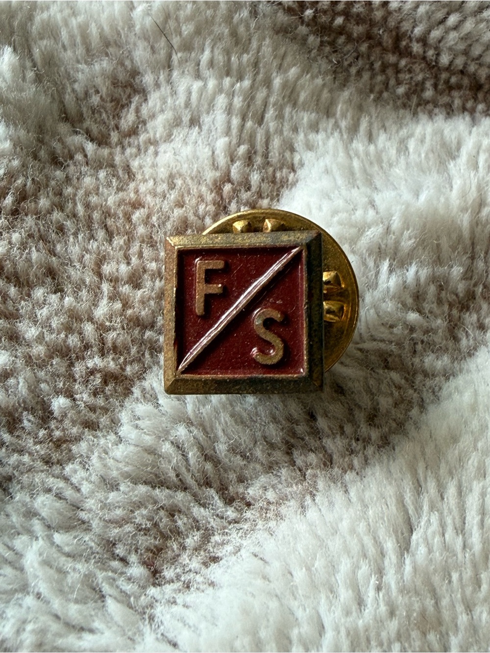 FS Fichtel and Sachs Red and Gold Enamel Lapel Pin - Classic Men's Accessory